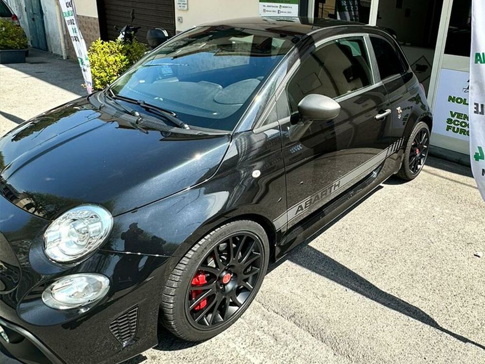 fiat 500 abarth di lato